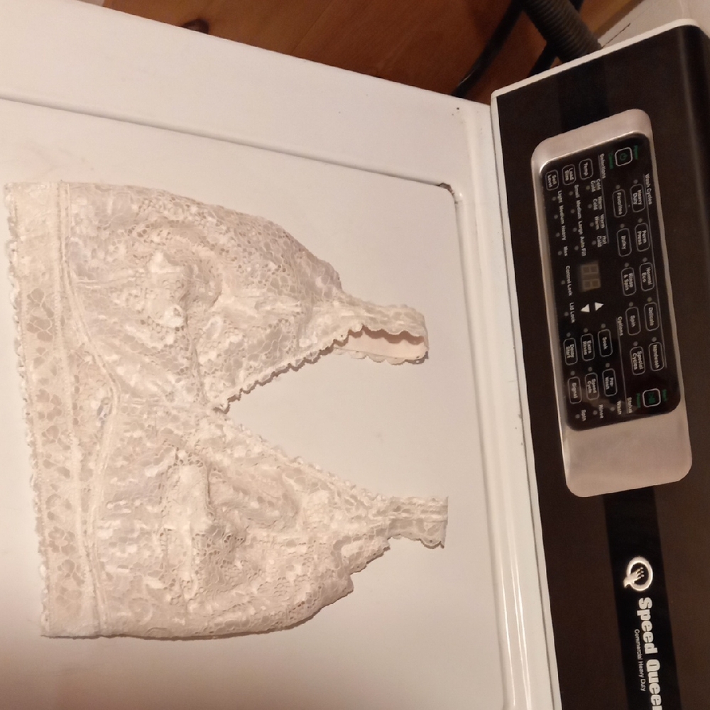 Parfait White Lace Lined Bra 34K (runs small)